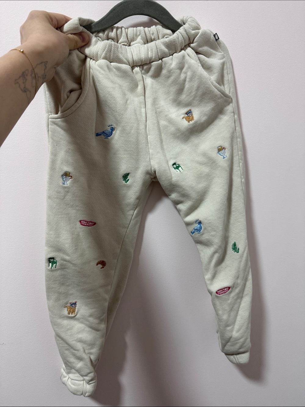 Oeuf Cream Joggers with Multicolor Embroidery